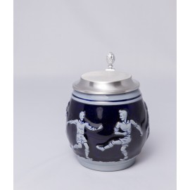 Zöller & Born Bierkrug "Fußballer blau" mit Zinndeckel
